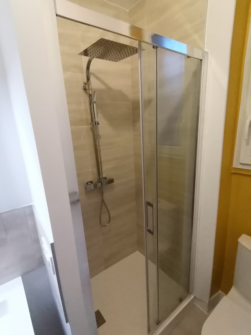 Plaquiste, pose de revêtements de sol, installateur cuisine & salle de Bain : Baladom Services — Photos 13